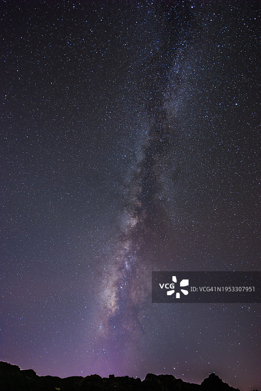 夜空中星星的低角度照片图片素材