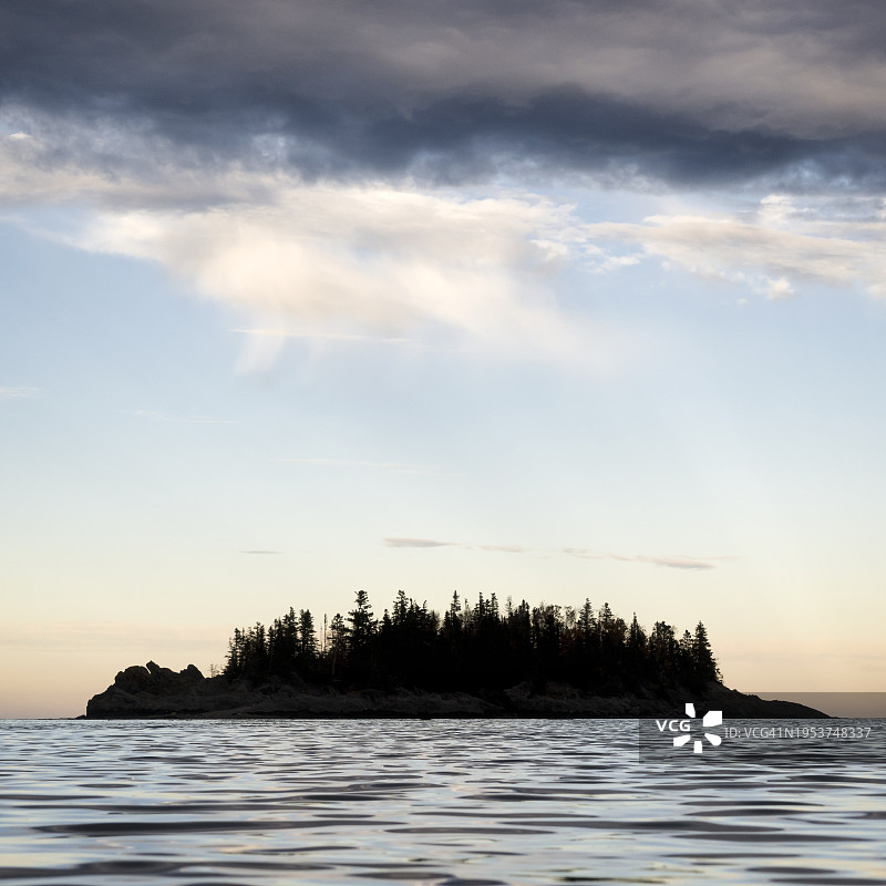 比克国家公园云层下的岛屿图片素材