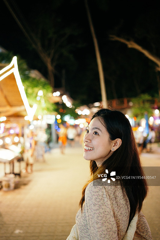 泰国甲米莱利岛夜市街头小吃图片素材