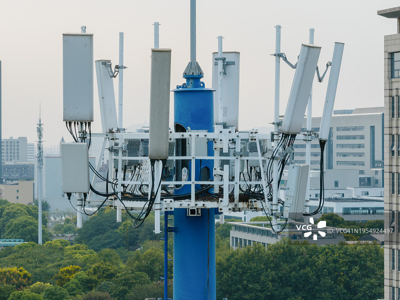 城市中的5G信号天线图片素材