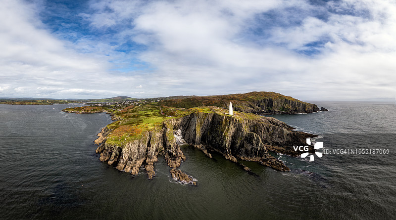 爱尔兰巴尔的摩灯塔1848年建设航拍图图片素材