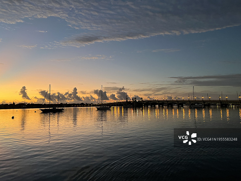圣奥古斯丁日出时的狮子桥图片素材