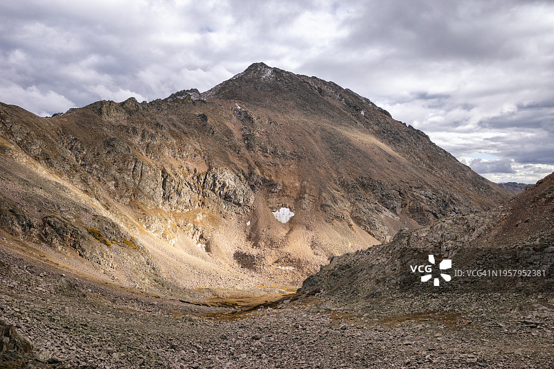 科罗拉多州雄鹰巢穴荒野中的崎岖山脉图片素材