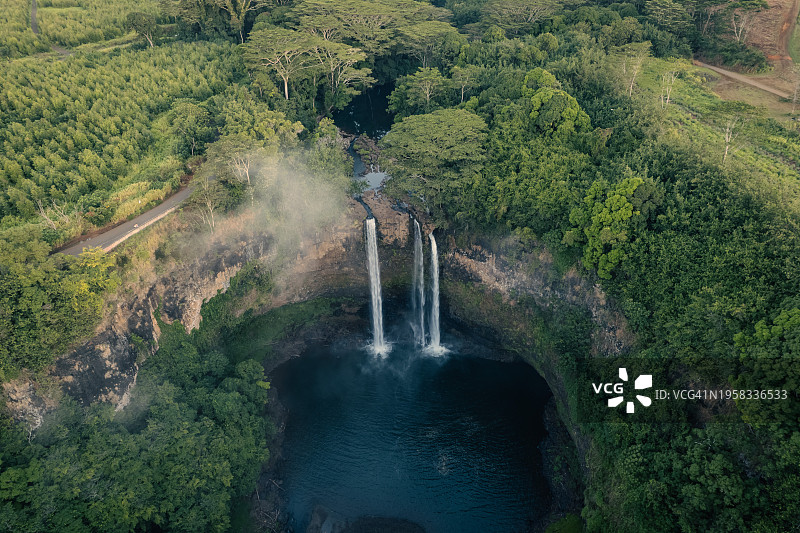 美国威陆亚河州立公园森林瀑布航拍景观图片素材