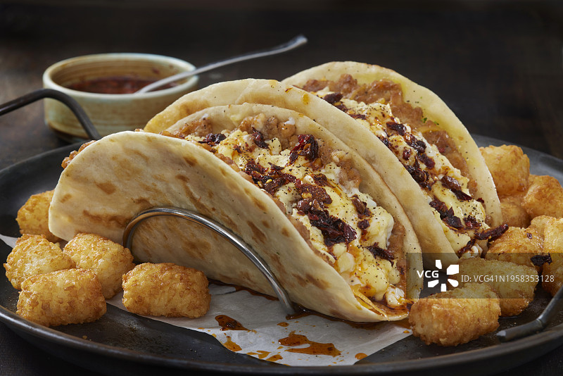 爆款早餐香肠鸡蛋卷图片素材