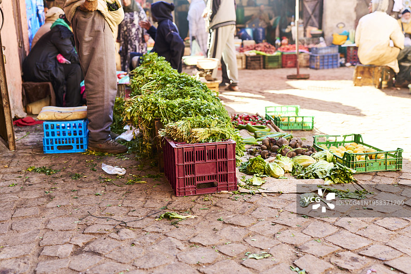 马拉喀什市场绿色蔬菜摊位侧面图片素材