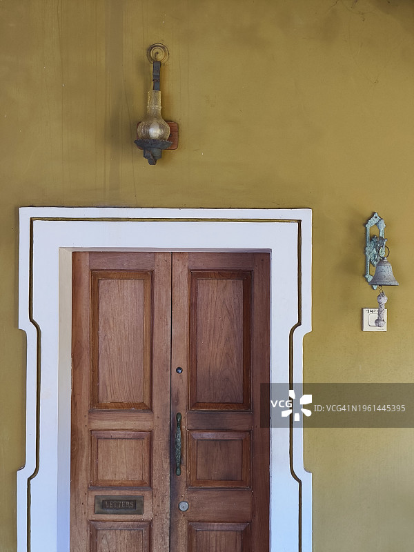 印度果阿Fontainhas的门窗，葡萄牙殖民地图片素材