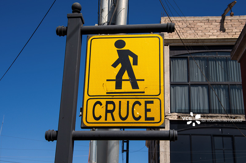 西班牙语人行横道标志图片素材