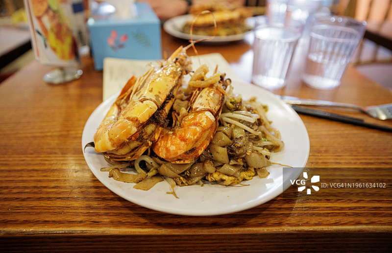 巨型虾仁炒粿条图片素材