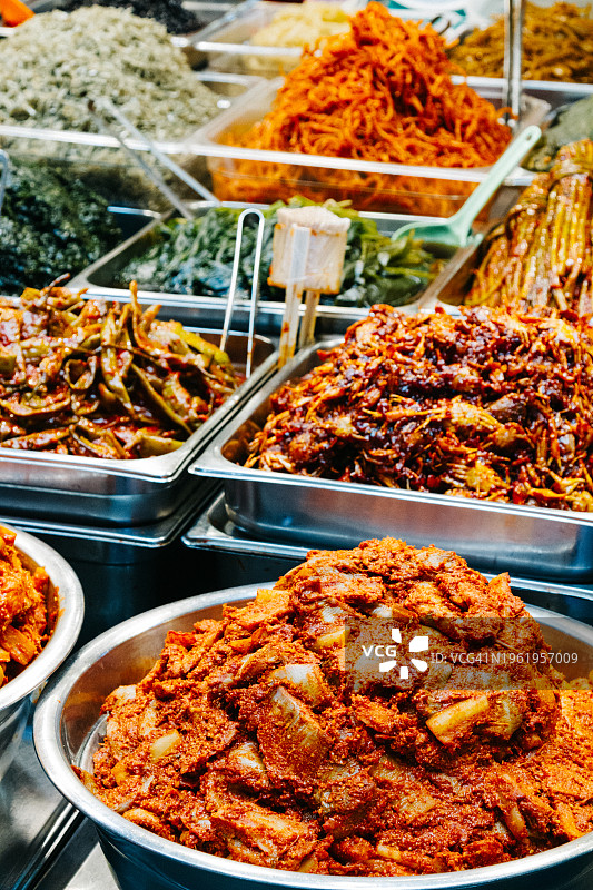 首尔广藏市场的传统韩国美食图片素材