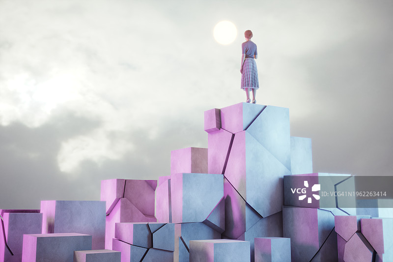 站在平台顶端的商务女人图片素材