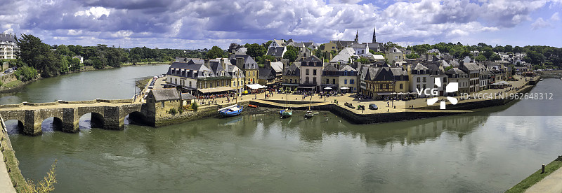 布列塔尼奥雷村圣古斯唐港全景图片素材