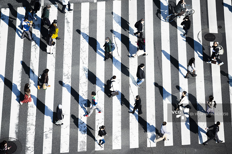 东京涩谷十字路口的通勤者图片素材