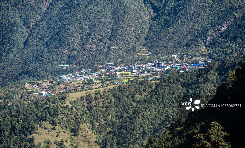 尼泊尔索卢昆布区卢克拉小镇景色图片素材