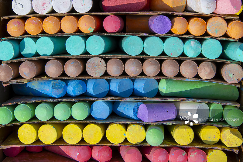 彩色粉笔盒图片素材