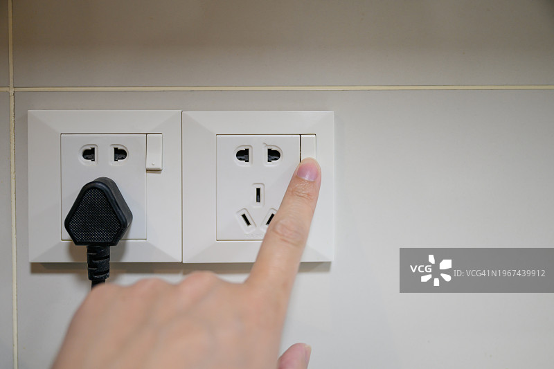 中国家庭关闭电源开关图片素材