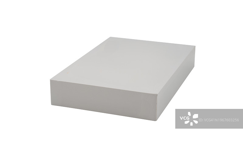 灰色产品纸板包装盒，白色背景隔离样机模板，可用于您的设计图片素材
