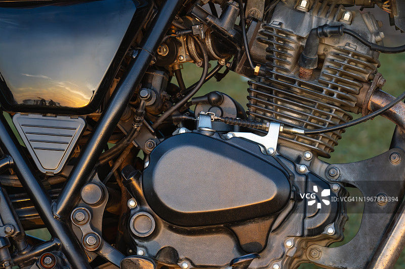 复古摩托车发动机特写图片素材
