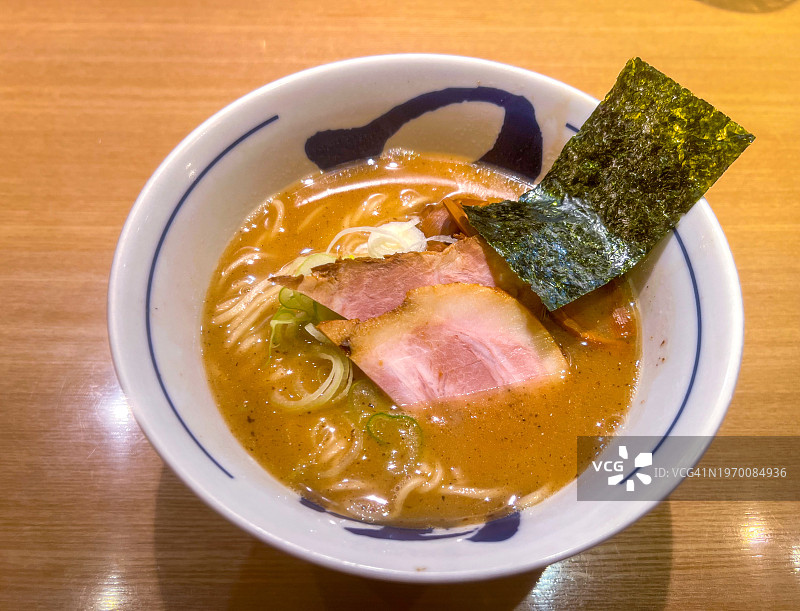 银座的北海道小麦拉面，汤汁浓郁图片素材