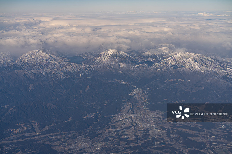从飞机上俯瞰日本枥木县日光市的雪山图片素材