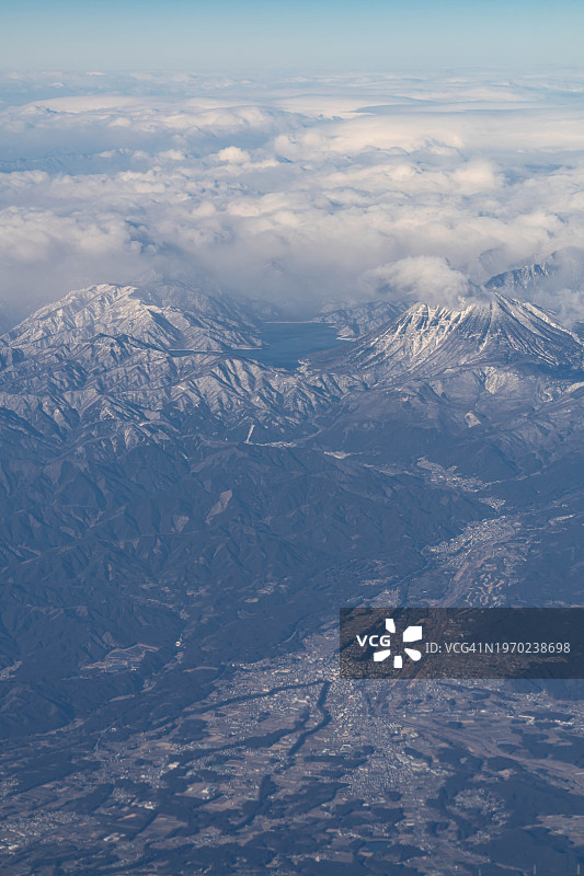 从飞机上俯瞰日本枥木县日光市的雪山图片素材