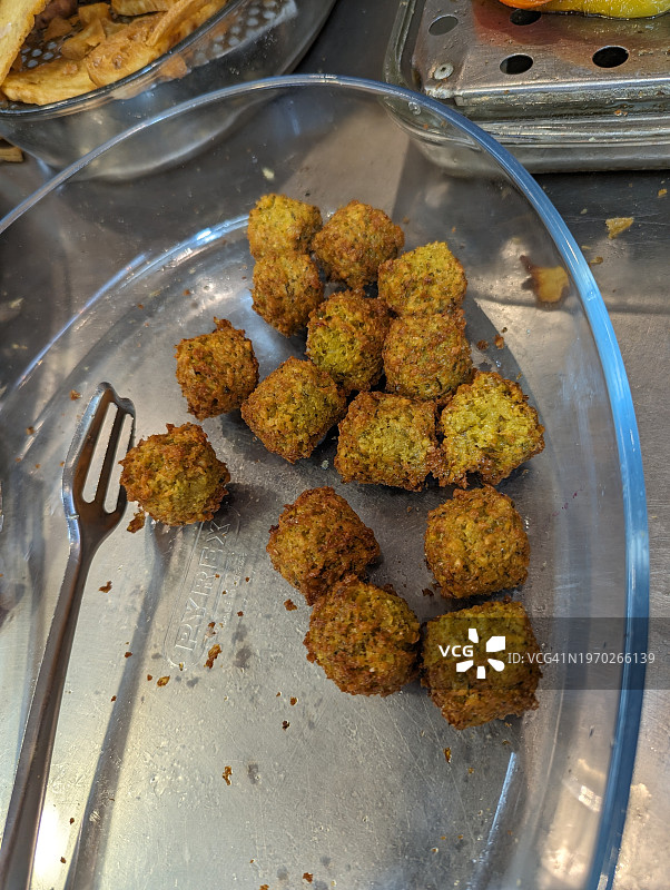 地中海街头小吃：炸豆丸子图片素材