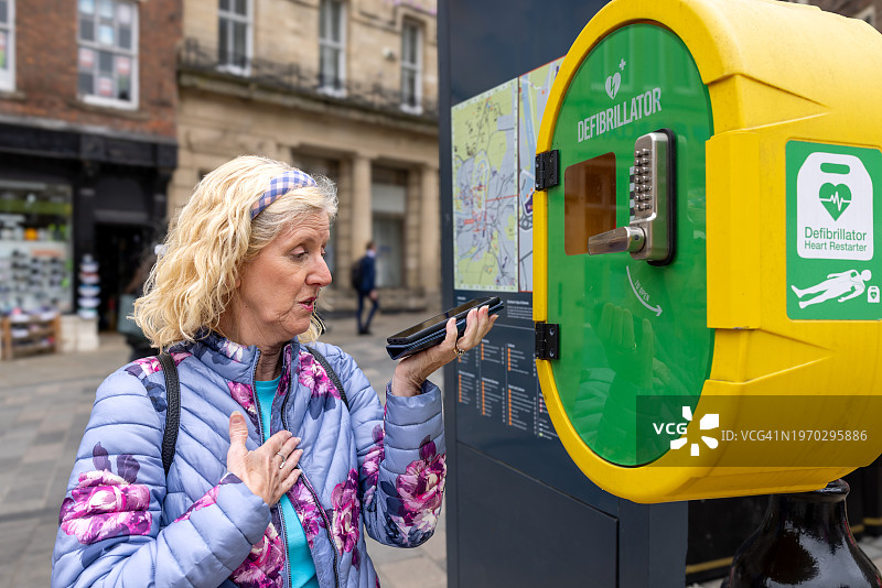 城镇中的紧急除颤器呼叫图片素材