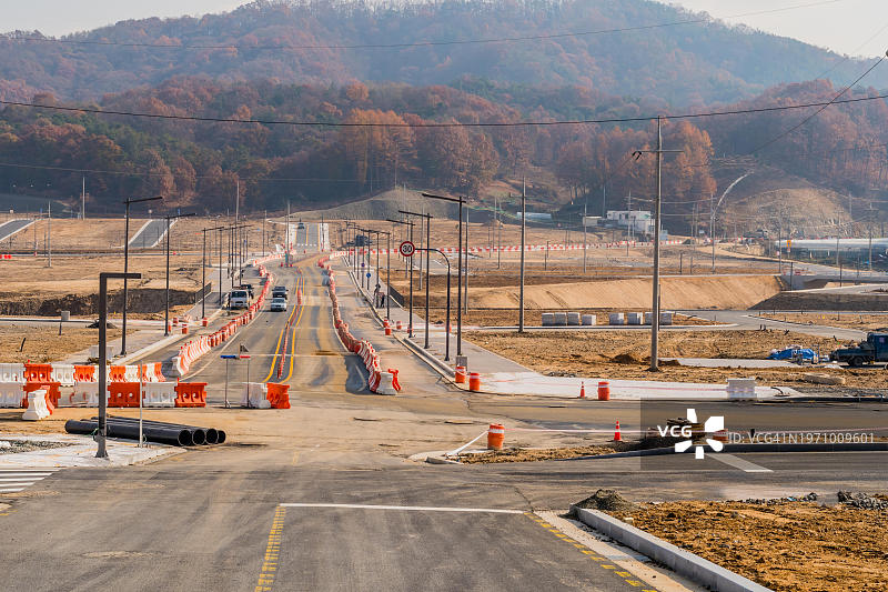 韩国大田住宅建设工地新铺设的道路（仅供编辑使用）图片素材