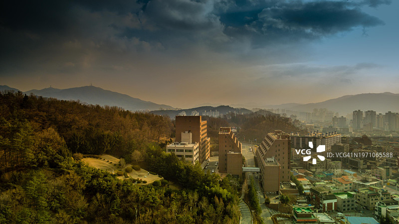 韩国又松大学东校区及周边建筑航拍图片素材