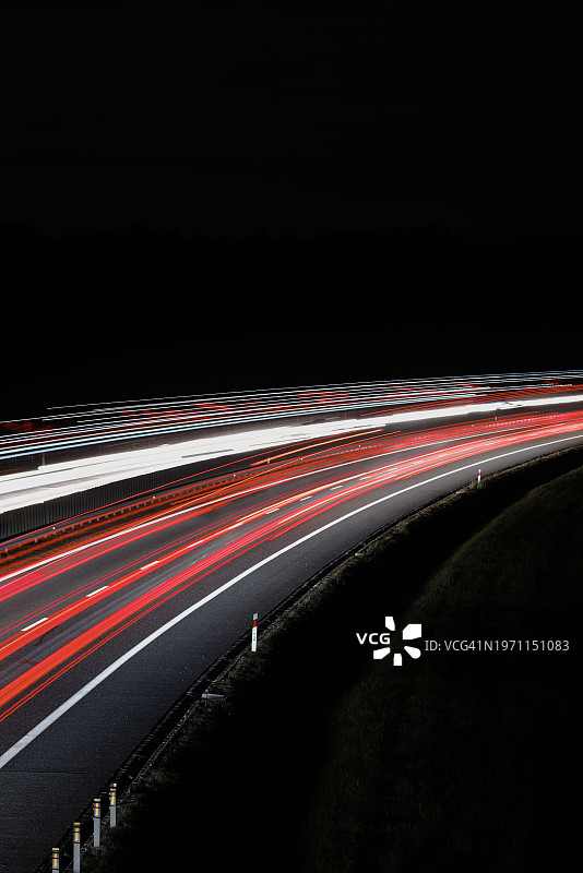 高速公路上的光迹图片素材