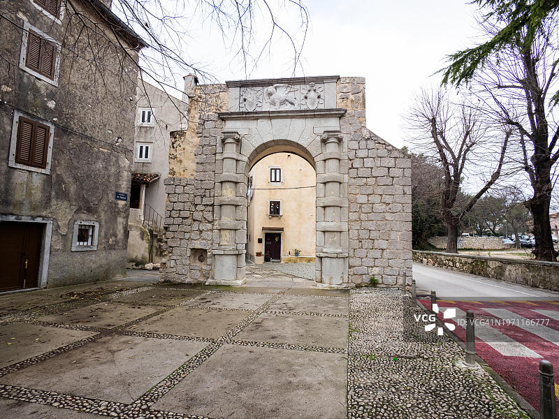 克罗地亚克雷斯岛的威尼斯雄狮城门图片素材