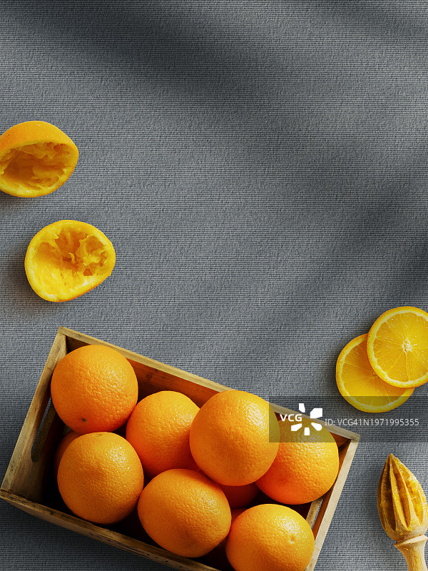 白色背景下的橙子和油桃顶视图图片素材