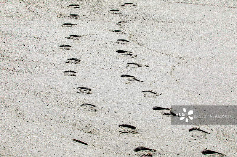 沙滩上的脚印图片素材