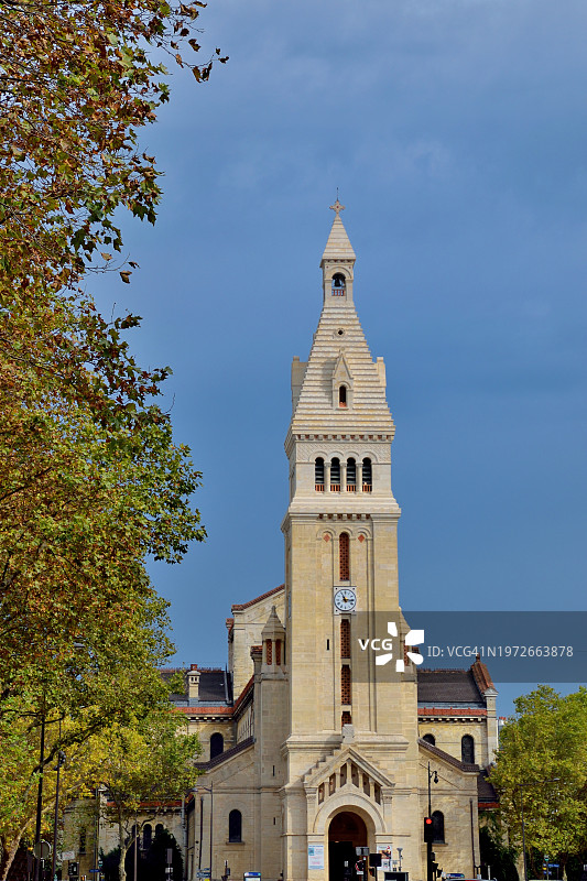 巴黎圣皮埃尔德蒙鲁日教堂图片素材