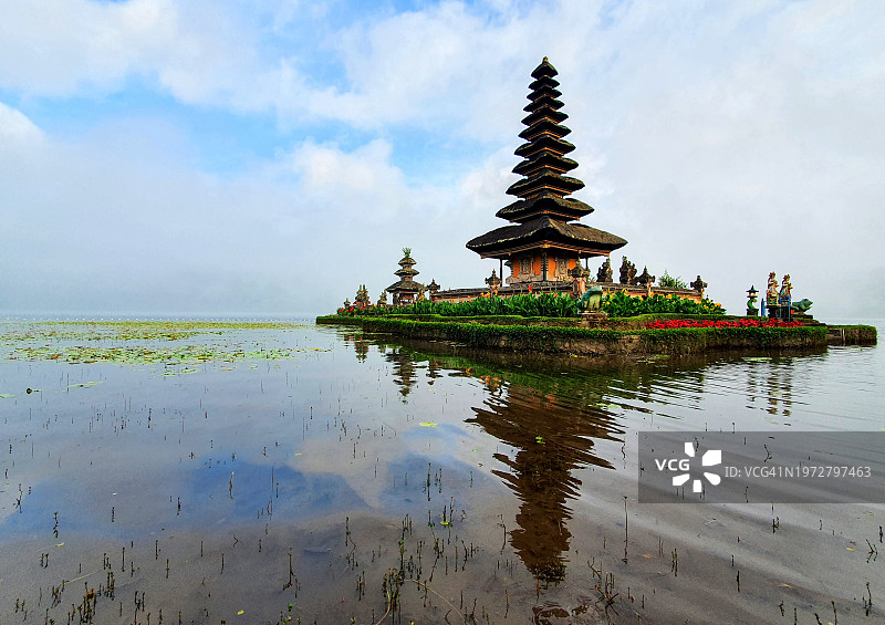 印度尼西亚巴厘岛乌伦达努布拉坦寺图片素材
