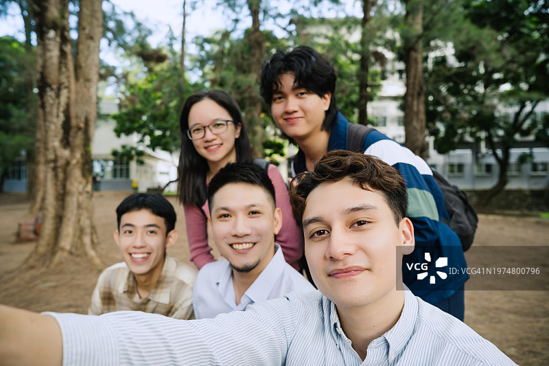 户外会议时间图片素材