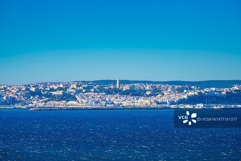 直布罗陀海峡的摩洛哥城市丹吉尔风光图片素材