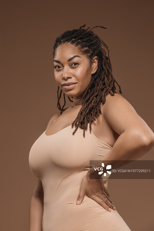 黑人女性之美与身体积极图片素材