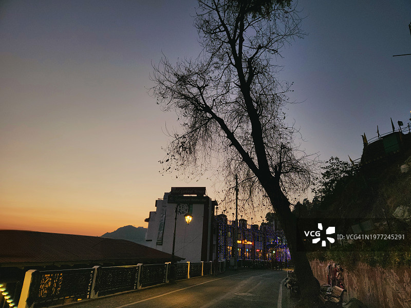 旱季期间穆索里的黄昏图片素材