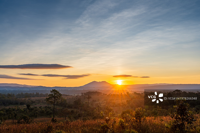 泰国碧差汶府通萨朗銮国家公园的美丽清晨景色图片素材