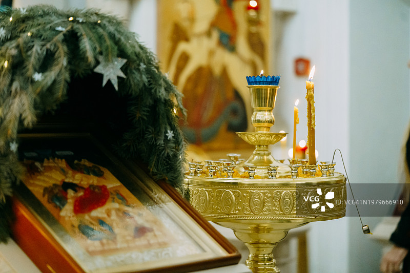 东正教教堂讲台上圣诞节圣像图片素材