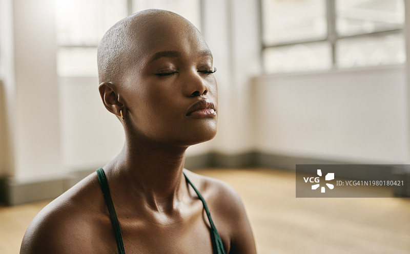 拥抱内心的平静图片素材