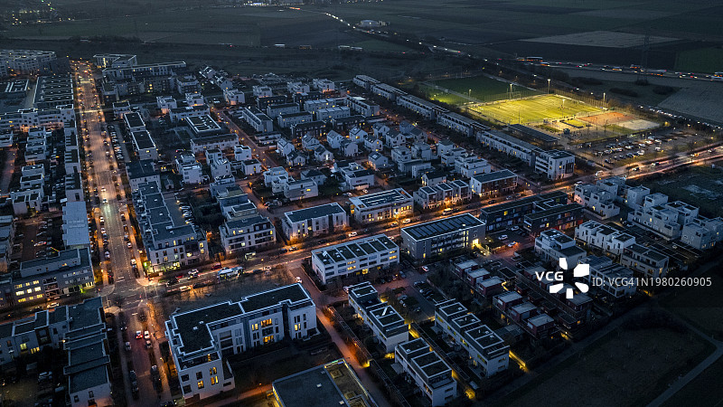 黄昏时分的住宅区图片素材