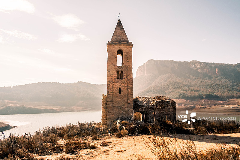 西班牙极端干旱：绍水库水位降至历史最低图片素材
