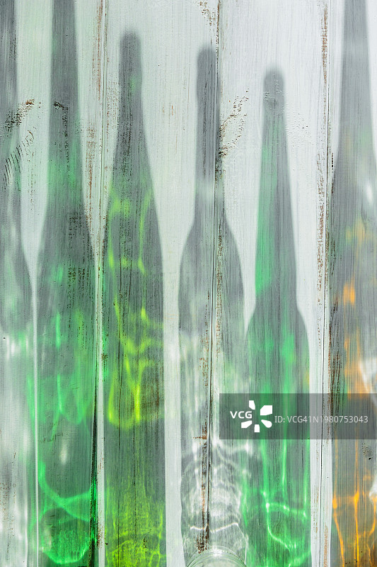 可回收玻璃废品：社会责任，生态关怀概念图片素材