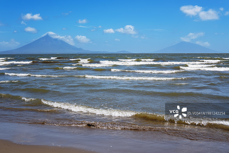 奥梅特佩岛的尼加拉瓜湖和火山图片素材