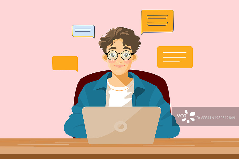 人工智能聊天机器人插图概念：一名男子与人工智能聊天机器人聊天，该机器人是在线聊天应用程序，就像与人交谈一样。他坐在木桌上的笔记本电脑前打字。图片素材