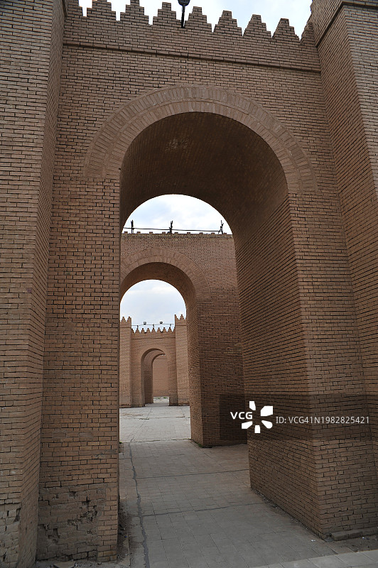 巴比伦遗址的重建，位于伊拉克首都巴格达以南约100公里处图片素材