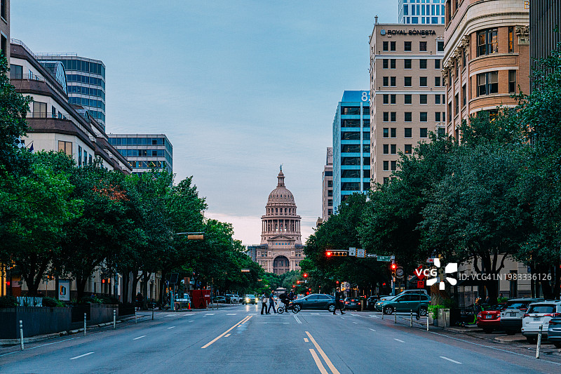 美国德克萨斯州奥斯汀国会大道通往州议大厦图片素材