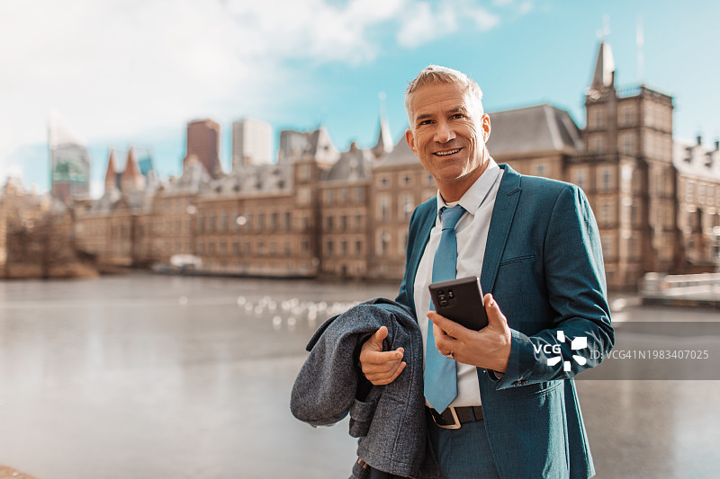 议会大厦里的荷兰政治家图片素材